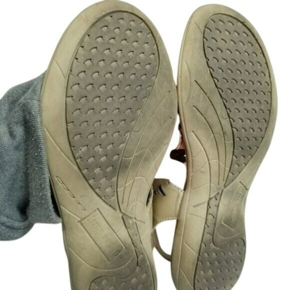 Cobb Hill New Balance Womens Leather Sandals 7M Gold Open Toe Perforated Design - Picture 3 of 13